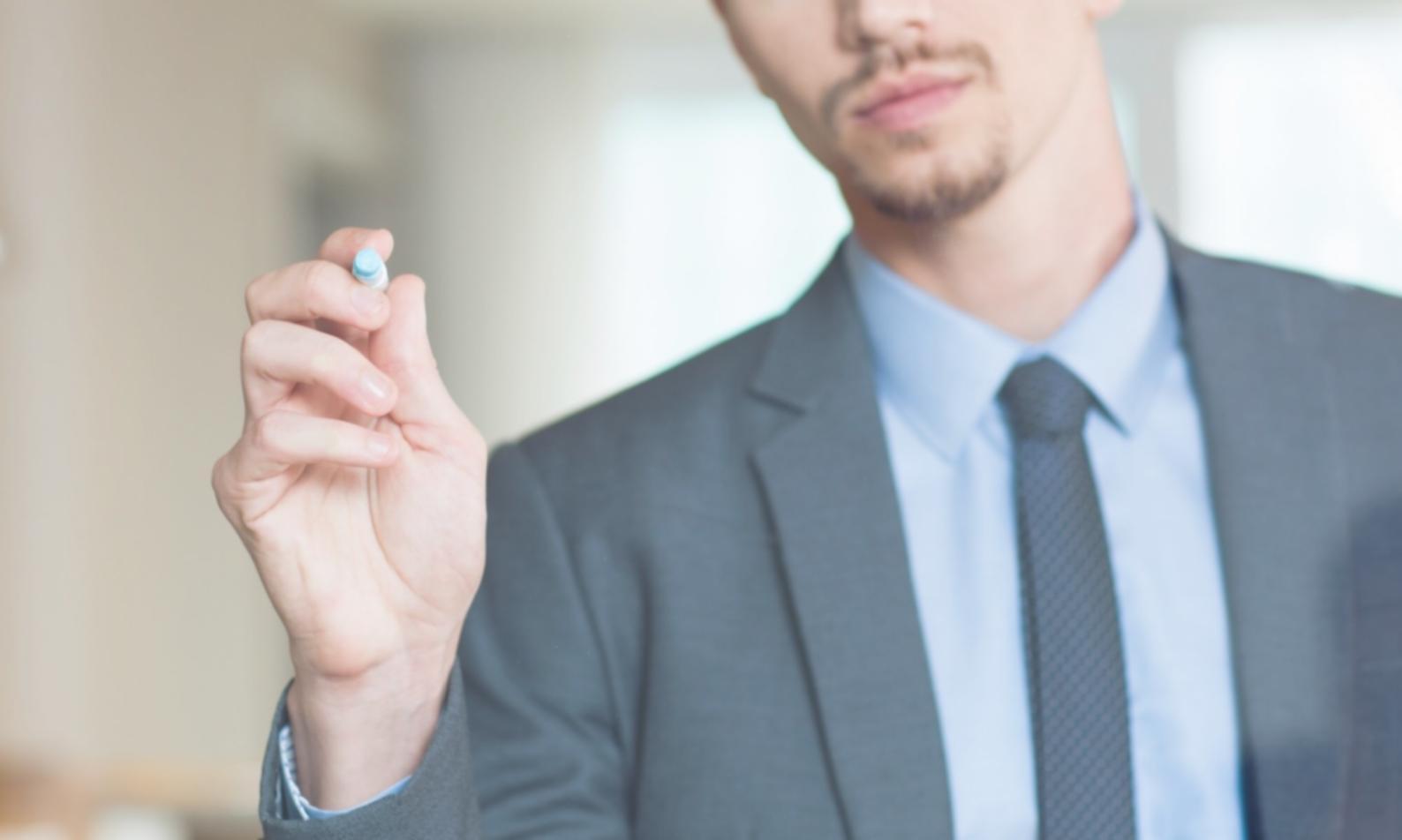 Teilnehmer beim gemeinsamen Lernen der Budgetplanung